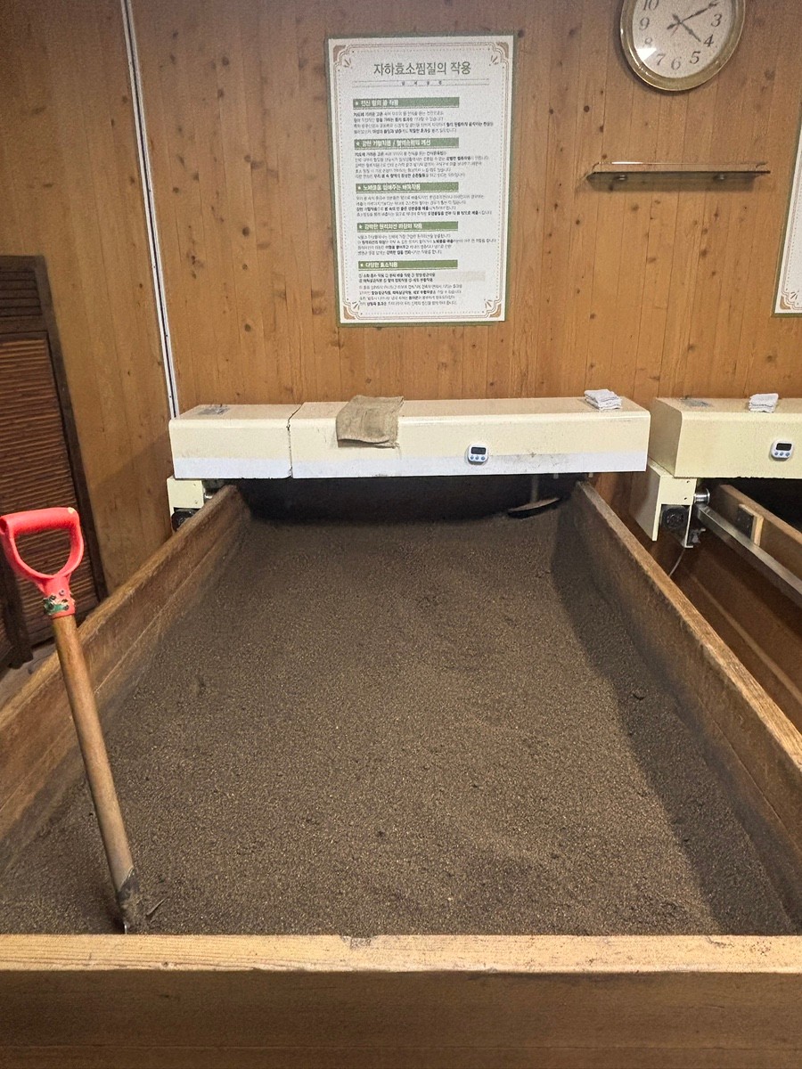 Jaha Enzyme Sauna therapy session with natural fermentation heat